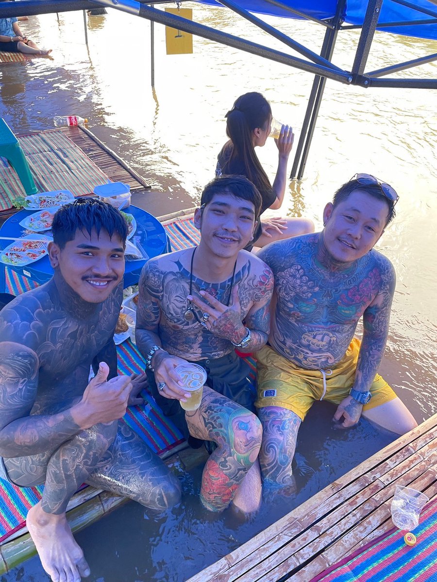 Pondsamu's tweet photo. มีดที่ว่าคม ยังแพ้ร่องนม 
ที่บาดใจ 😝🫰🏽
#โสดมากกก 
#บ่าวเชียงใหม่ https://t.co/GpYAng8KYj