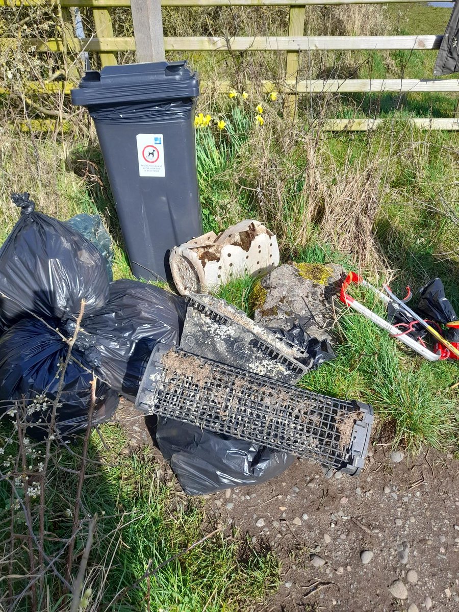 CDEC_Cumbria's tweet photo. Last month, our very own Geoff joined a regular group of beach cleaning volunteers at Grune Point near Silloth. 

"It was a timely insight into the types and origins of litter and pollution found on our beaches as our Blue Influencers project begins to get underway" he said. https://t.co/VvNYR1mLMt