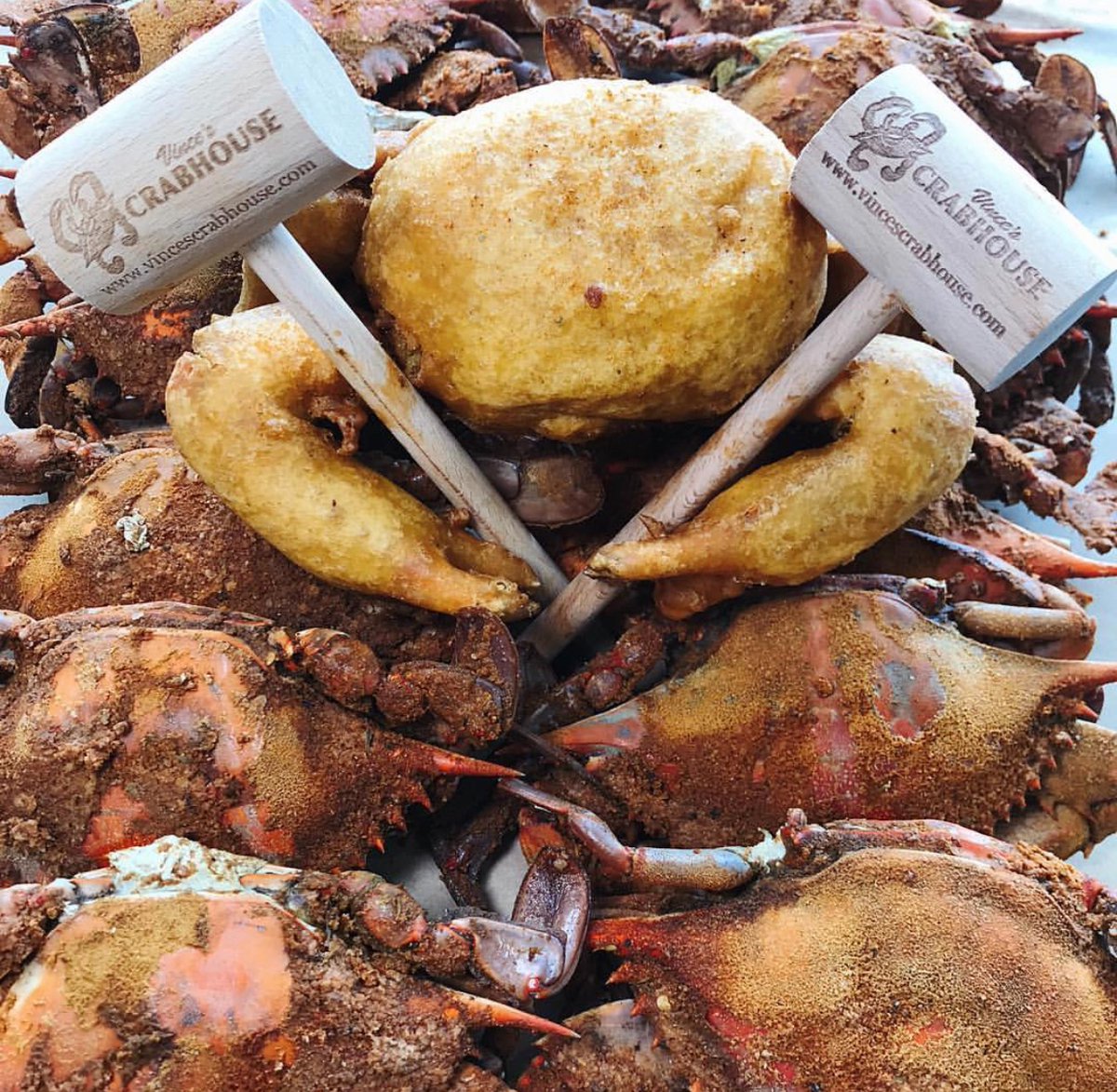 Steamed Crab, Fried Hard Crab or Soft Crab ? 🤔
Which is your favorite ... For me its the Fried Hard Crab 😛
Either way no worries we have them all !! 

#goodeats #deals #giveaways #freshseafood #crabs #shoplocal #crabbers #crabbypretzel #tasty #goodeats #grub #summertimeblues...