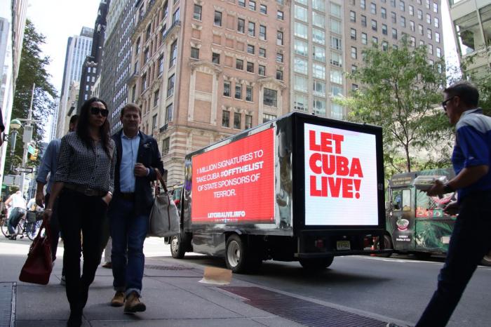 Tras solo 24 horas de iniciada una campaña de solidaridad en EEUU para enviar alimentos a #Cuba, se recaudaron más de 600 donaciones, comentó Manolo de los Santos, director ejecutivo de la organización The People´s Forum

#MejorSinBloqueo 
#JuntosXCuba 

🔗granma.cu/mundo/2024-04-…