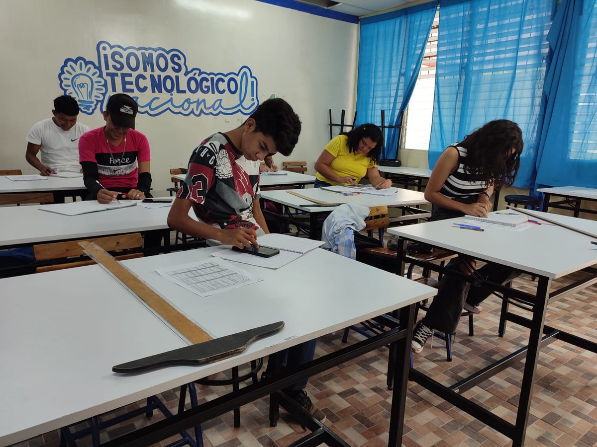 ¡𝗔𝗽𝗿𝗲𝗻𝗱𝗲𝗿 - 𝗛𝗮𝗰𝗶𝗲𝗻𝗱𝗼! 📍 Estudiantes de la carrerea Técnico Especialista en Dibujo Arquitectónico, de nuestro Centro Tecnológico, realizan desde el módulo: Técnica de Identificación de Sistema Constructivo, Cálculos de Presupuesto. #SoyTecNicaragua 🤩🥳