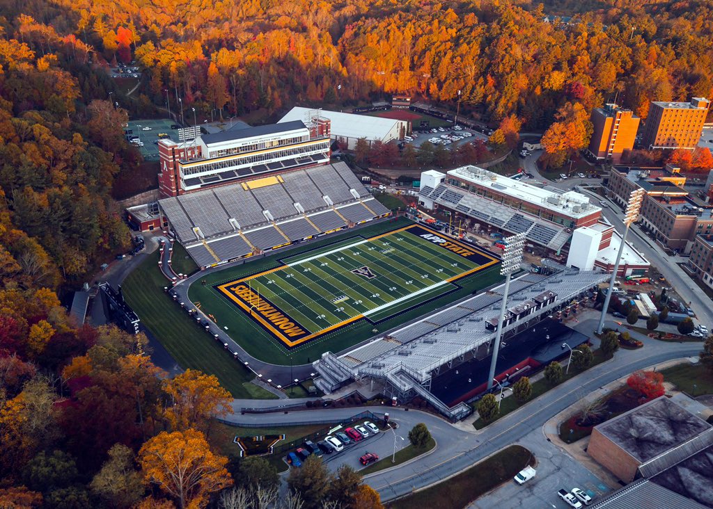 #AGTG Blessed and honored to receive an offer from Appalachian State University @TupFB @QBCountry @QBC_Nashville @CoachFrankPonce @coach_sclark ⚫️🟡