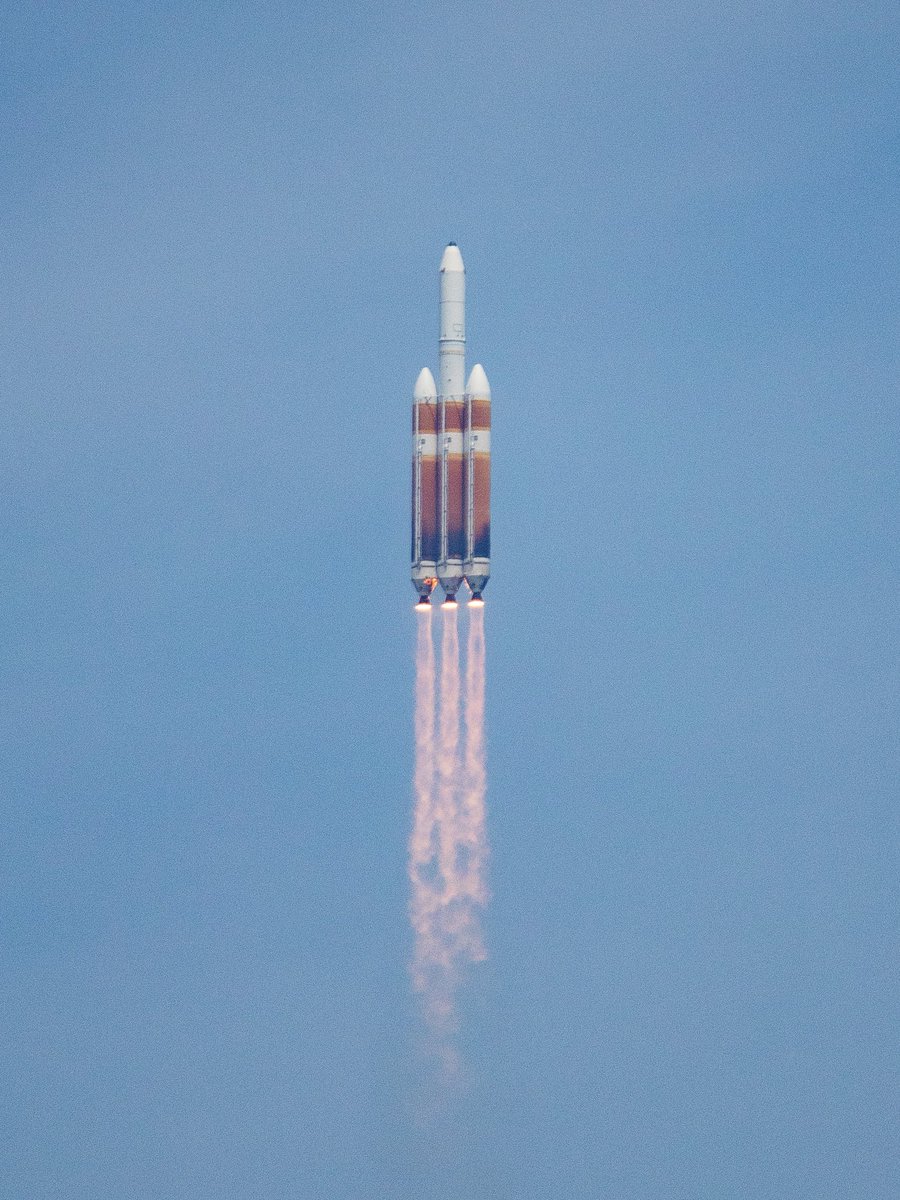 ULA launches an NRO Satellite on the final flight of the Delta IV Heavy rocket. 📷: Me for @SuperclusterHQ