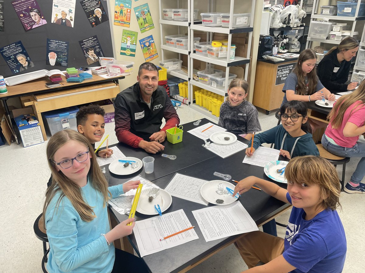 MissFrenchFrey1's tweet photo. Dissecting owl pellets in science lab today. There was some mixed emotions 😂😭😳😂🤢😃@SAEsciencelab @MrsAllie5 @andylallison @laurabutler618 @rawls5 https://t.co/2uCA2djlck