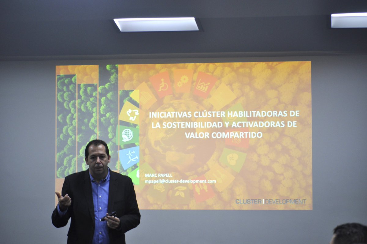 En la #CCC trabajamos #EnEquipo para impulsar la competitividad de la región. Hoy junto a Marc Papell, asesor de cluster, estamos retando a las empresas cluster <a href="/camaracali/">Cámara Comercio Cali</a> a construir oportunidades que nos lleven a alcanzar la productividad y fortalecer el trabajo colaborativo.