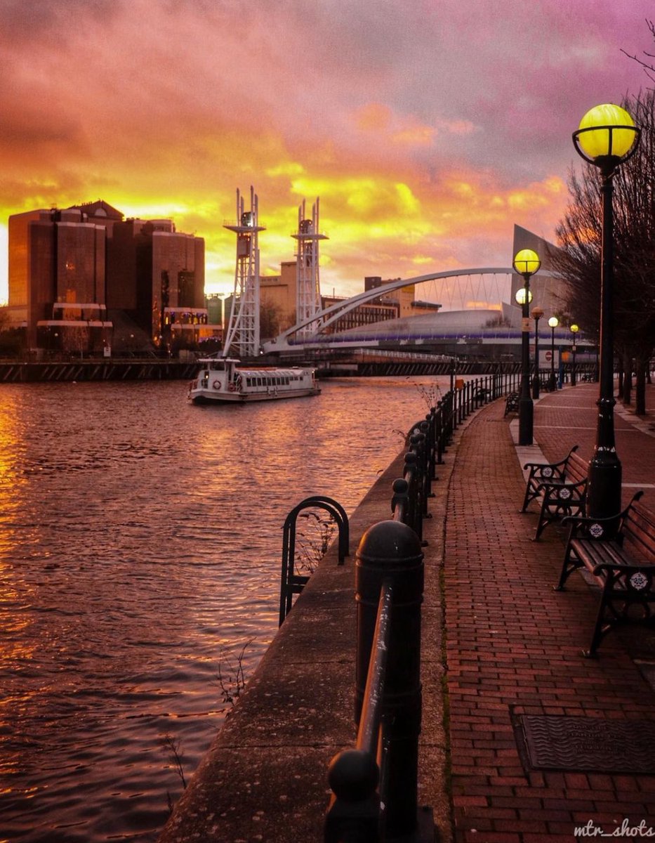 Sunset on The Quays 📸 | MTR Shots