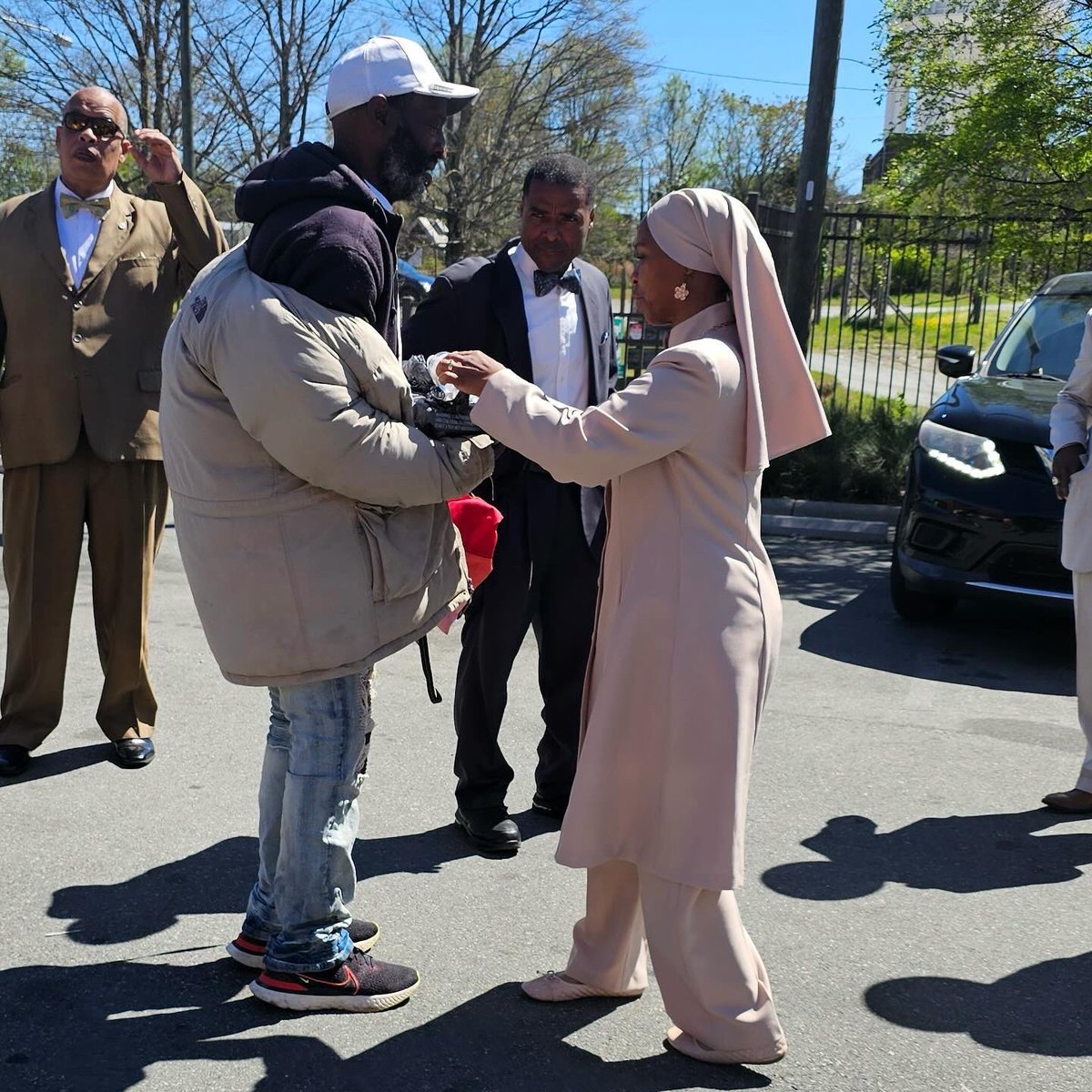ReubenMuhammad's tweet photo. (1 of 2)
ASA! #EIDMUBARAK!
Here are SOME of the pics from our Apr 6 “#Ramadan Day of Service” with the Wonderful Believers of #MM92, Greensboro, Moving Out on the Inspiration and Instruction of the Hon. Minister @LouisFarrakhan!! 🙂
THANK YOU, Believers!
#WeWillSurelyWin!! 💪🏽 https://t.co/952V76Ff5f