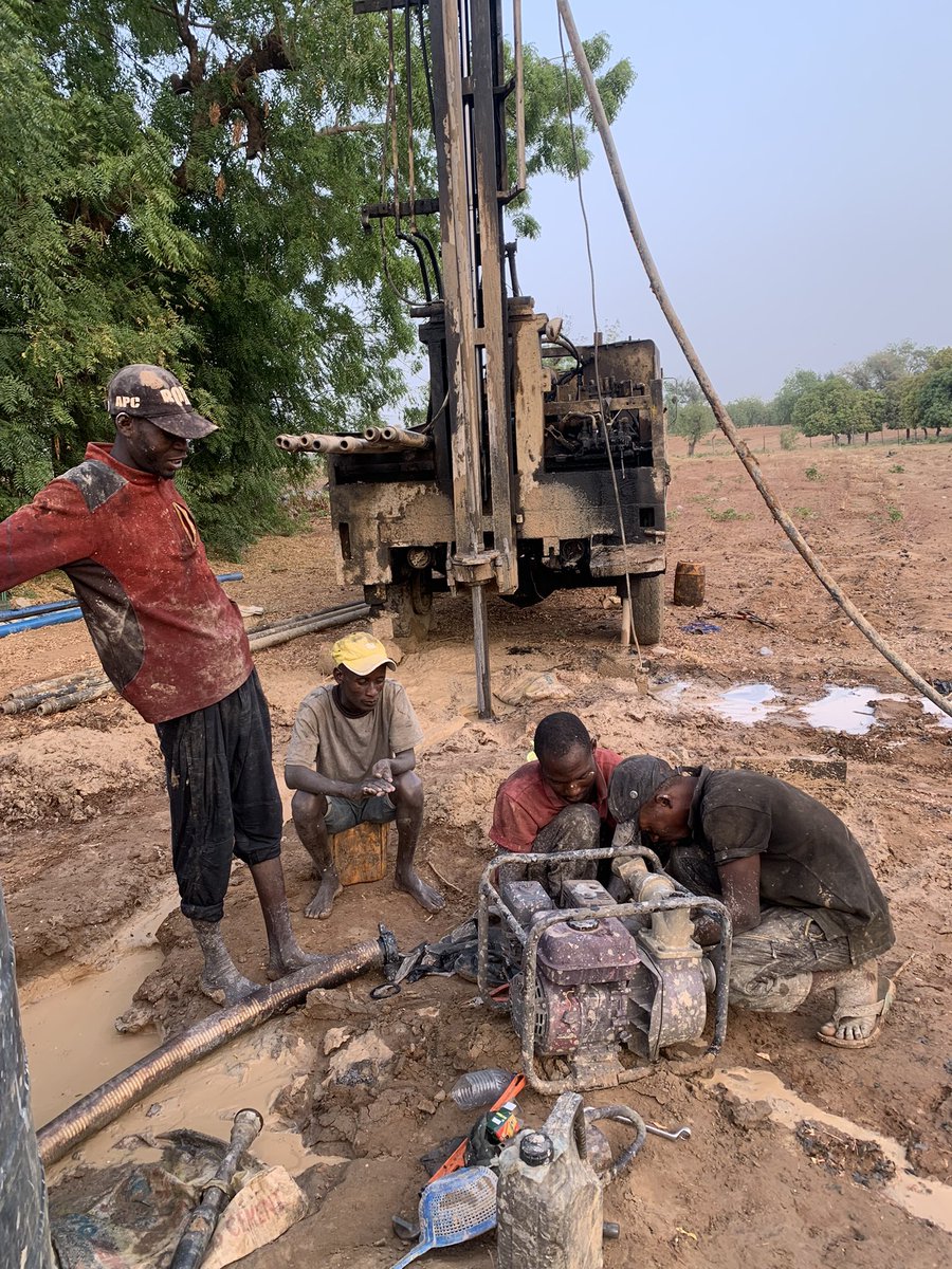 atoladimeji's tweet image. Peter Obi provided jobs to the locals, provided clean water (SDG6) to kids, men and women of the community and rescue a lot of people from potential sickness like typhoid. #ThankYouPeterObi