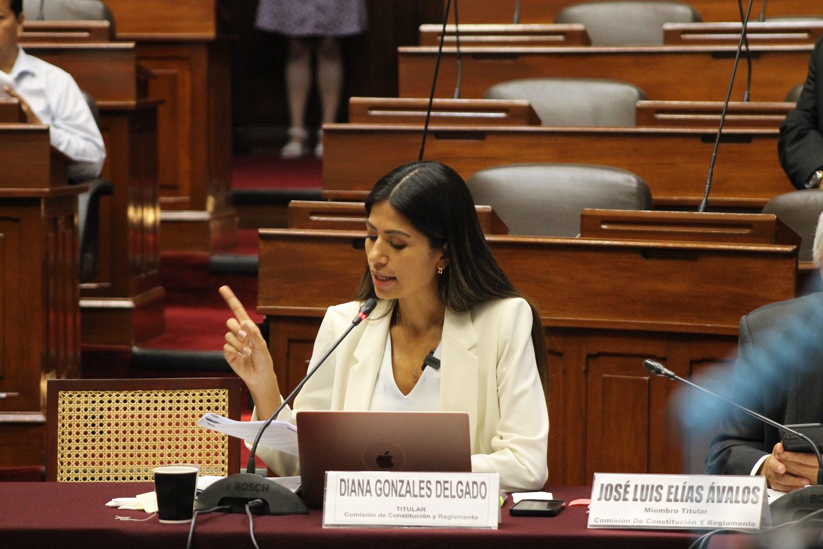 dianagonzalesd_'s tweet photo. Hoy en comisión de #Constitución voté en contra del #Predictamen que propone incluir a altos funcionarios del sistema electoral en el art. 99 de la Carta Magna.
Habilitar el “juicio político” para estos funcionarios, pondría en riesgo la imparcialidad de los procesos electorales. https://t.co/nGnieFIkGQ