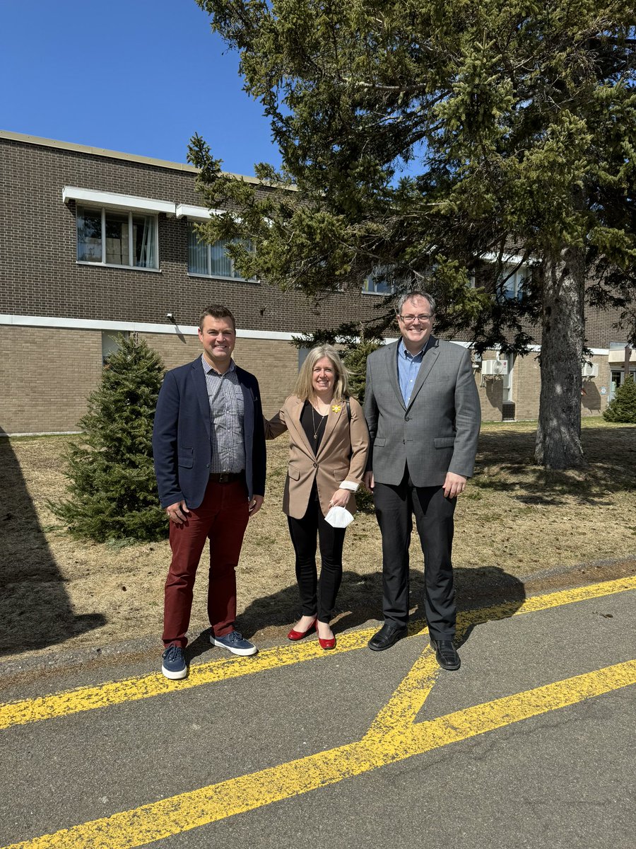 susanholt's tweet image. Arrêt à l&apos;hôpital Stella-Maris-de-Kent pour une visite.
—-
Stopped by the Stella-Maris-de-Kent hospital for a tour.