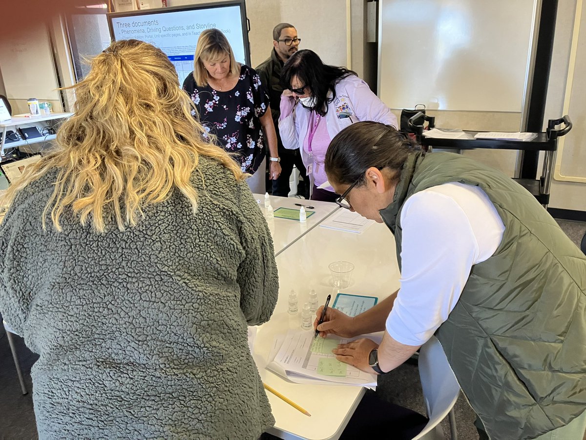 ksmithsbusd's tweet photo. 6th grade teachers Investigating the source of infectious diseases with #labaids. Hands-on learning = engaged learning! #scienceisfun @SBUSD_NEWS @Supt_SBUSD https://t.co/dsq3weObgL