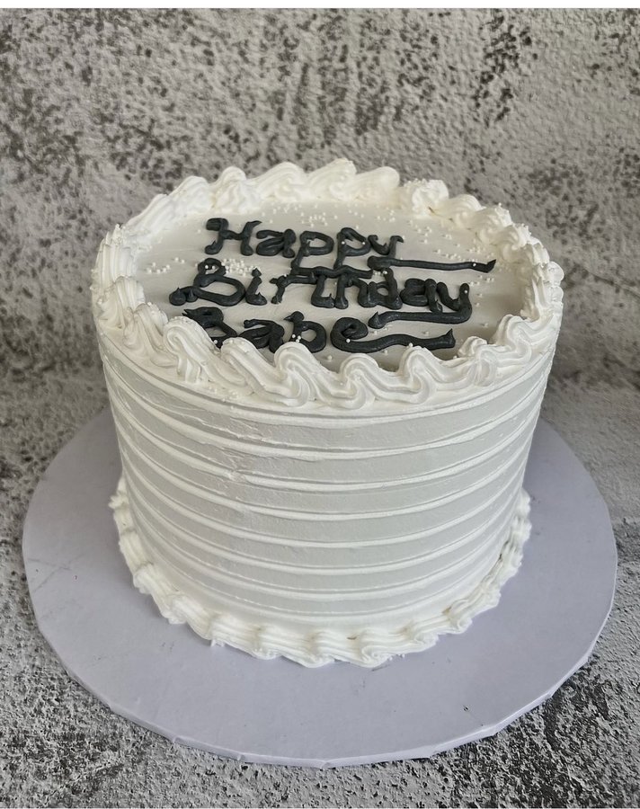 @Yvonne_Godswill my love make a plan with a broom and meet me halfway with this cake😂😭

Guy please support my baby's business @cravecakesng and buy delicious, yummy cakes🙏🤍
#YvonneGodswill