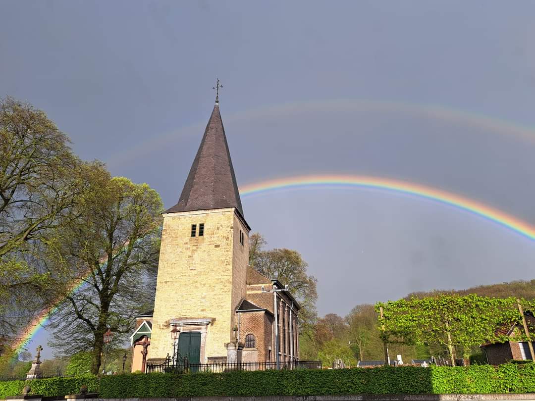 In Bemelen hebben we zojuist al een Wereldkampioen finishboog geplaatst op de Bemelerberg voor #Mathieuvanderpoel ivm de #Amstelgoldrace komende weekend #MVDP #alpecindeceuninck (foto Peter Beaujean)