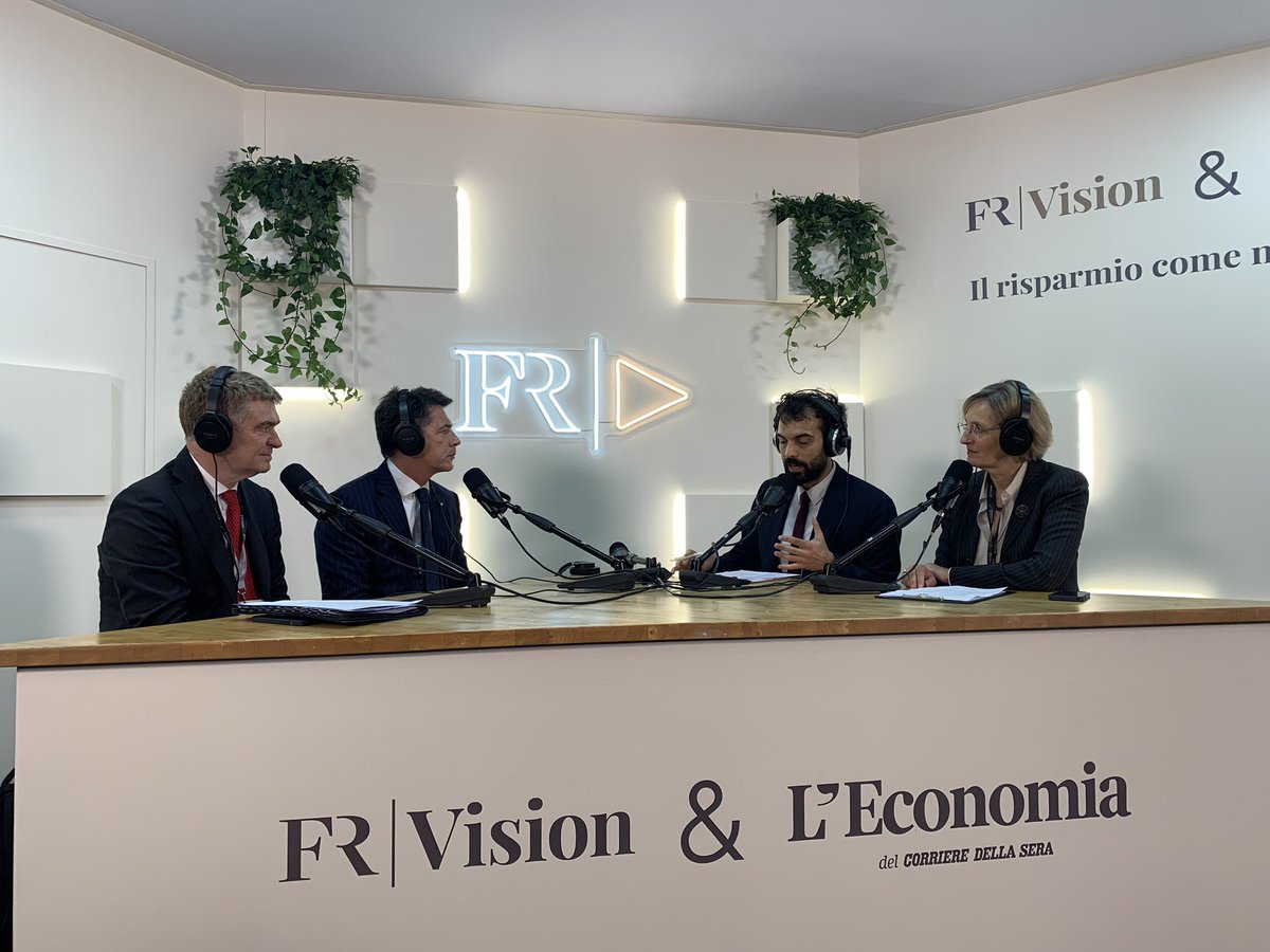 Scambi interessanti con i giornalisti 🗞️📰🎥 al Salone del Risparmio 💶 in vista della relazione di domani su Mercato unico dei capitali e supporto tecnico fornito dalla @EU_reforms agli Stati nel settore finanziario 🤝🇪🇺. #SdR2024