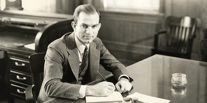 Happy Birthday Senator Fulbright! Today, we celebrate the legacy of an extraordinary leader who was committed to fostering international understanding. His tireless efforts in promoting cultural exchange through the @FulbrightPrgrm have continued to inspired us all.