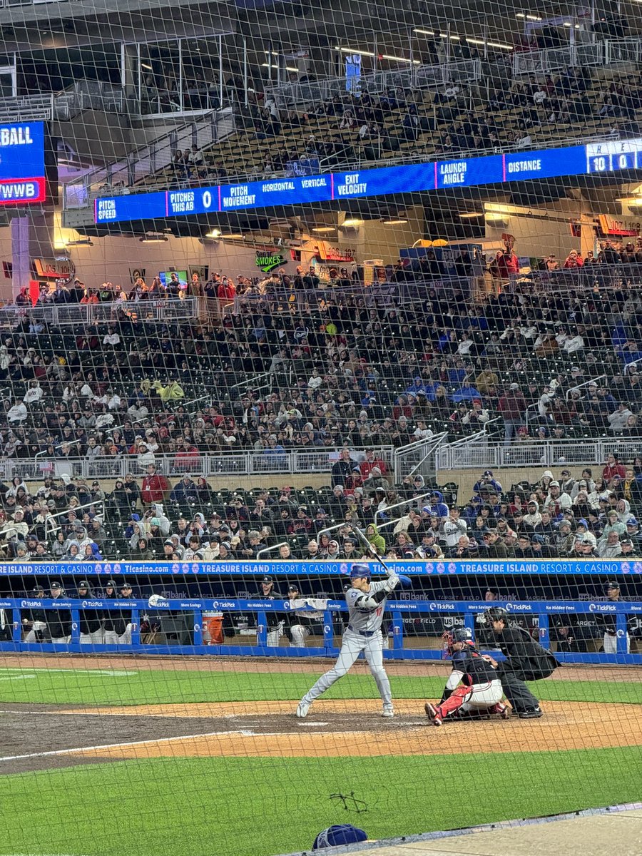 Honestly it has to be a fairly limited amount of people who can say they saw both a Total Solar eclipse and the @Dodgers Shohei Ohtani hit a home run in the same day, right?