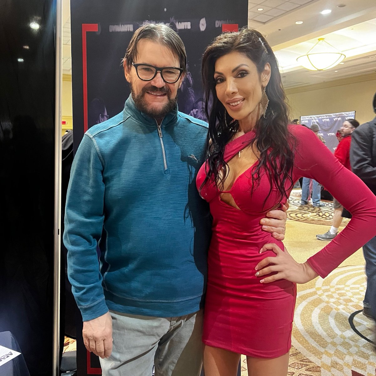 The charming @tonyschiavone24 ! Wonderful to meet the best voice in #prowrestling ! @AEW @wrestlecon #philly #WrestleMania #wrestlecon #tonyschiavone