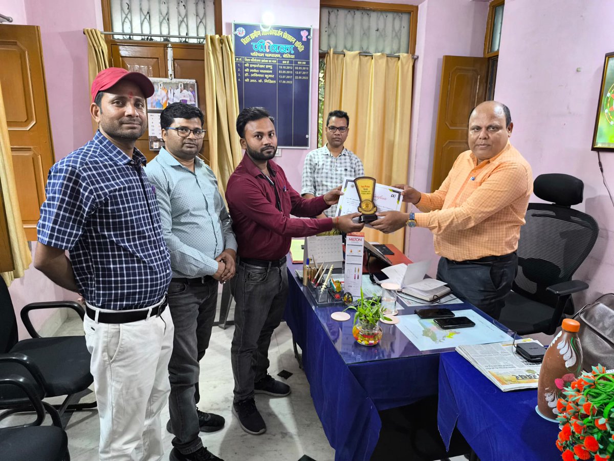 brlps_bettiah's tweet photo. Congratulations to Amrendra Kumar, Priyambda Kumari, & Amar Kumar from Lauria, Majhaulia & Gaunaha Block for securing the 1st, 2nd & 3rd Prize in the FDDC Quiz contest organized by SPMU! They all were given certificate of appreciation by DPM sir.
#FDDC #WestChamparan https://t.co/eeD091nlDt