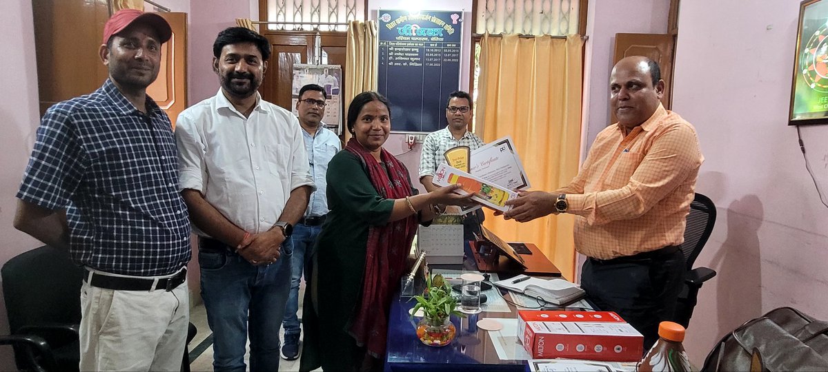 brlps_bettiah's tweet photo. Congratulations to Amrendra Kumar, Priyambda Kumari, & Amar Kumar from Lauria, Majhaulia & Gaunaha Block for securing the 1st, 2nd & 3rd Prize in the FDDC Quiz contest organized by SPMU! They all were given certificate of appreciation by DPM sir.
#FDDC #WestChamparan https://t.co/eeD091nlDt