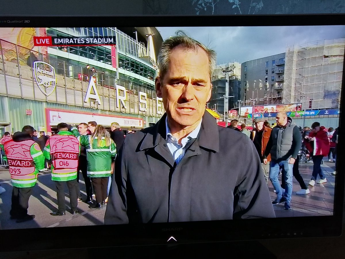 selectaklix's tweet photo. Clearly the @BBCNews have no respect for their presenters! 😂 https://t.co/t234RUsZ0a