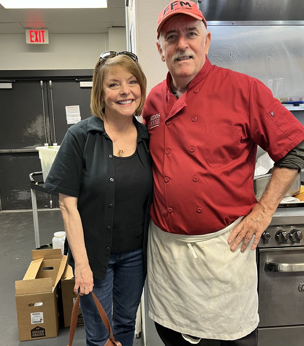 @NBC10 We served almost 500 lunches today at @AmosHouse! Great to see President Eileen Hayes and Executive Chef Mike McCarthy who  do this every day. Met some wonderful people!
#DayOfService
@NBC10