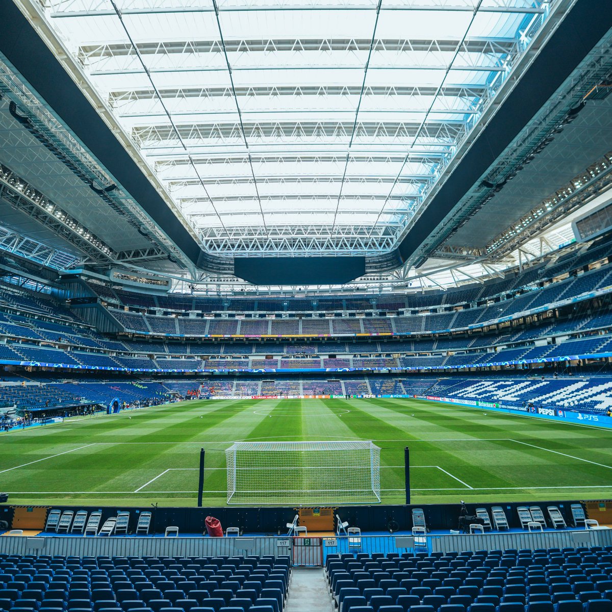 correa1217's tweet photo. The glittering Tuesday night lights of UCL football reflects a huge clash. A clash of the two favorites. A clash of Stars. A City-Madrid UCL affair. A bubbling cagey affair. A blossom affair in Madrid. A time for twinkling stars to shine. Real Madrid vs Man City meet again. https://t.co/R4xB80DMwi