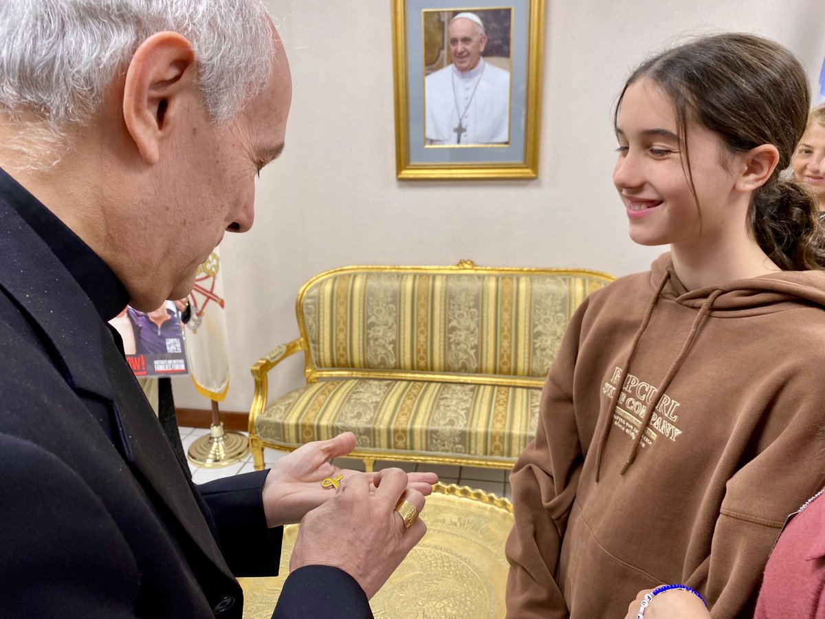 B’nai B’rith facilitated a meeting between families of Israelis taken hostage by Hamas, and in some cases murdered, with the Vatican amb. to the U.N., Archbishop Gabriele Caccia, on the day Pope Francis also met victims’ relatives. 🇻🇦🇮🇱🇺🇳 @HolySeeUN #BringThemHomeNow #184days 🎗️