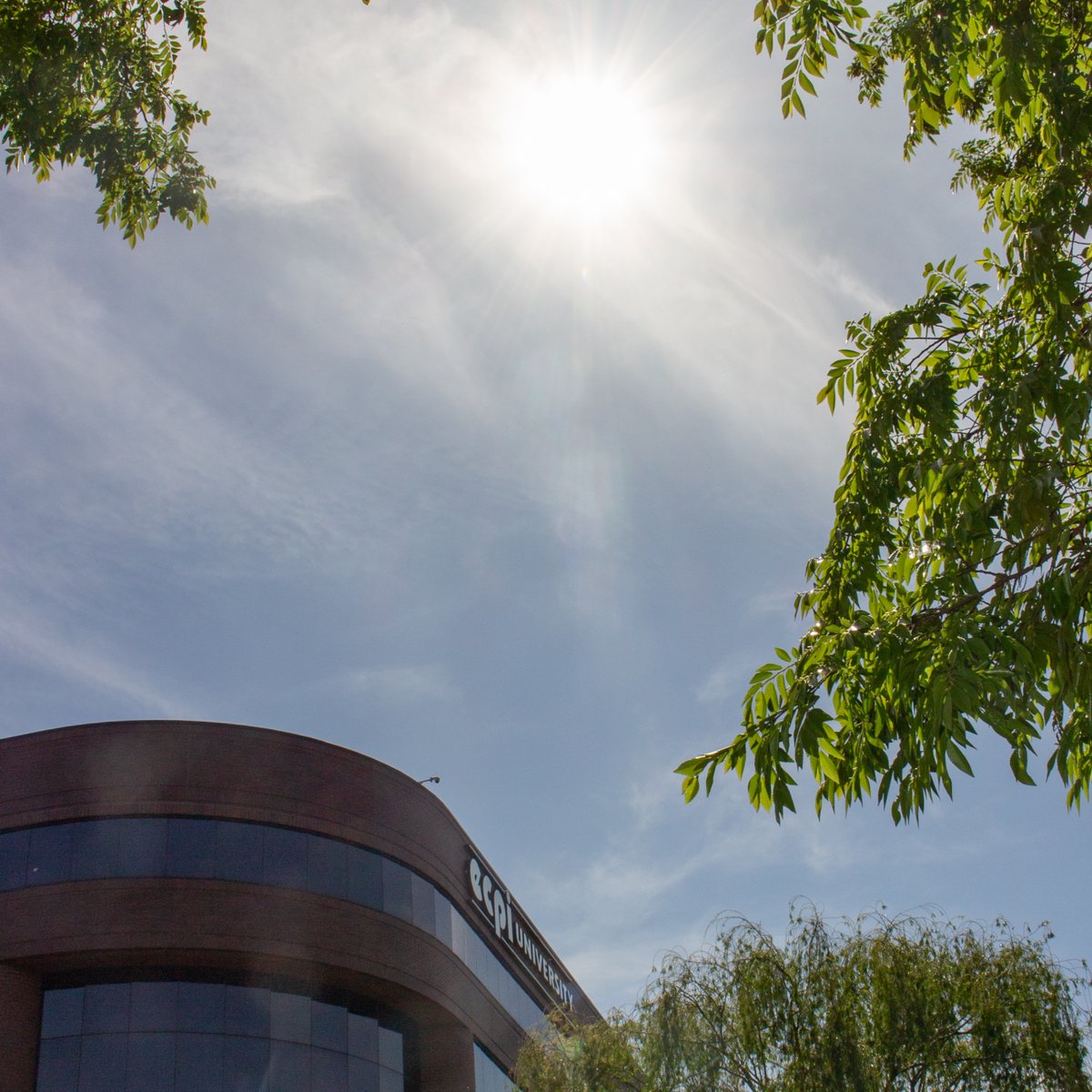 ECPIUniversity's tweet image. #Highlights of faculty, staff and students around campus preparing/observing yesterday&apos;s solar eclipse at ECPI University! The next total solar eclipse will not be witnessed in the continental U.S. again until August 2044.

#ECPI #MyECPI #AroundCampus #eclipse