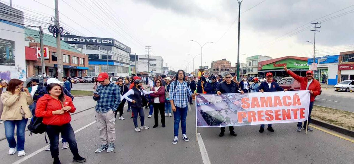 Con masiva movilización, Sindimaestros y diferentes organizaciones sindicales y sociales de Boyacá, hoy respaldan las reformas sociales propuestas por el gobierno y se solidarizan con las víctimas del conflicto colombiano. '¡No más sangre derramada en nuestra tierra!'