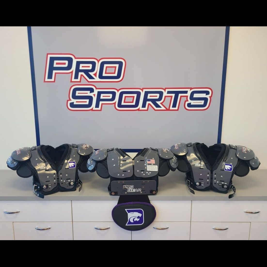 #BakersMade #ProSportsCustoms are on their way to @DuluthHSFB!💯❗

Mike Nelson (@ProGearNellie) and @sethauer_ get all of the credit for this set!

@Coach_Cam_Jones
@DHSGAWildcats
@BakersSports

#KnowTheLogo #MadeInTheUSA #HighSchoolFootball #FootballSeason #SportingGoods