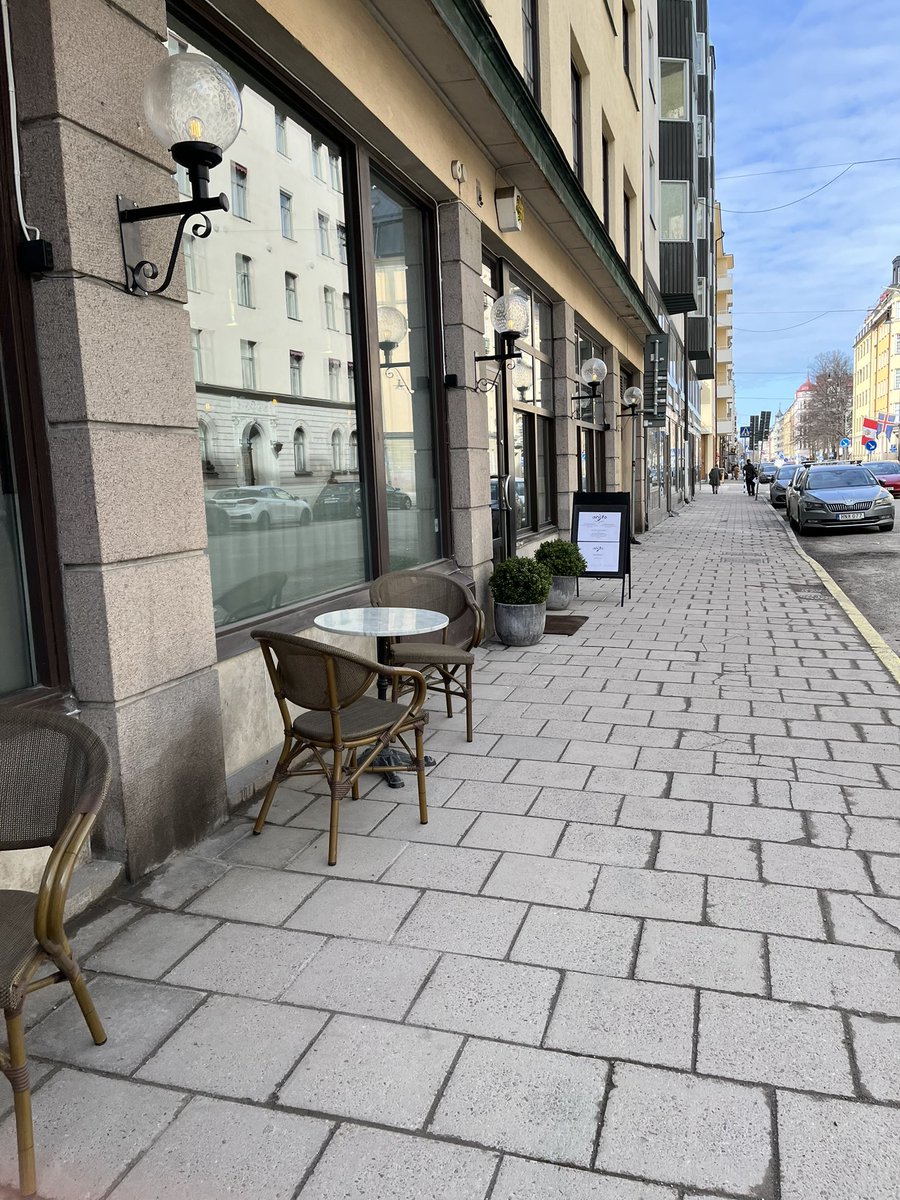 Testade Aristo idag. Härligt tillskott i detta område! Tog en dagens (fisk). Fräscht, gott, bra service och fin inredning! Kommer komma tillbaka.
Andra bra lunchrestauranger i detta område: Kasten, Paraden
Indiskt: indian kingdom
Sushi: ???
Burgare: ???
Godis: Ejes