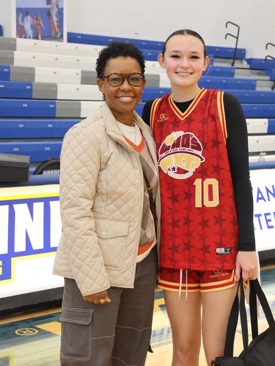 How about the MVP 🏆at the @PassThaBall H.S. WHO'S NXT ALL AMERICAN GAME @rian_forestier @SAFinestbball One of my favs from San Antonio! Congratulations on a solid performance