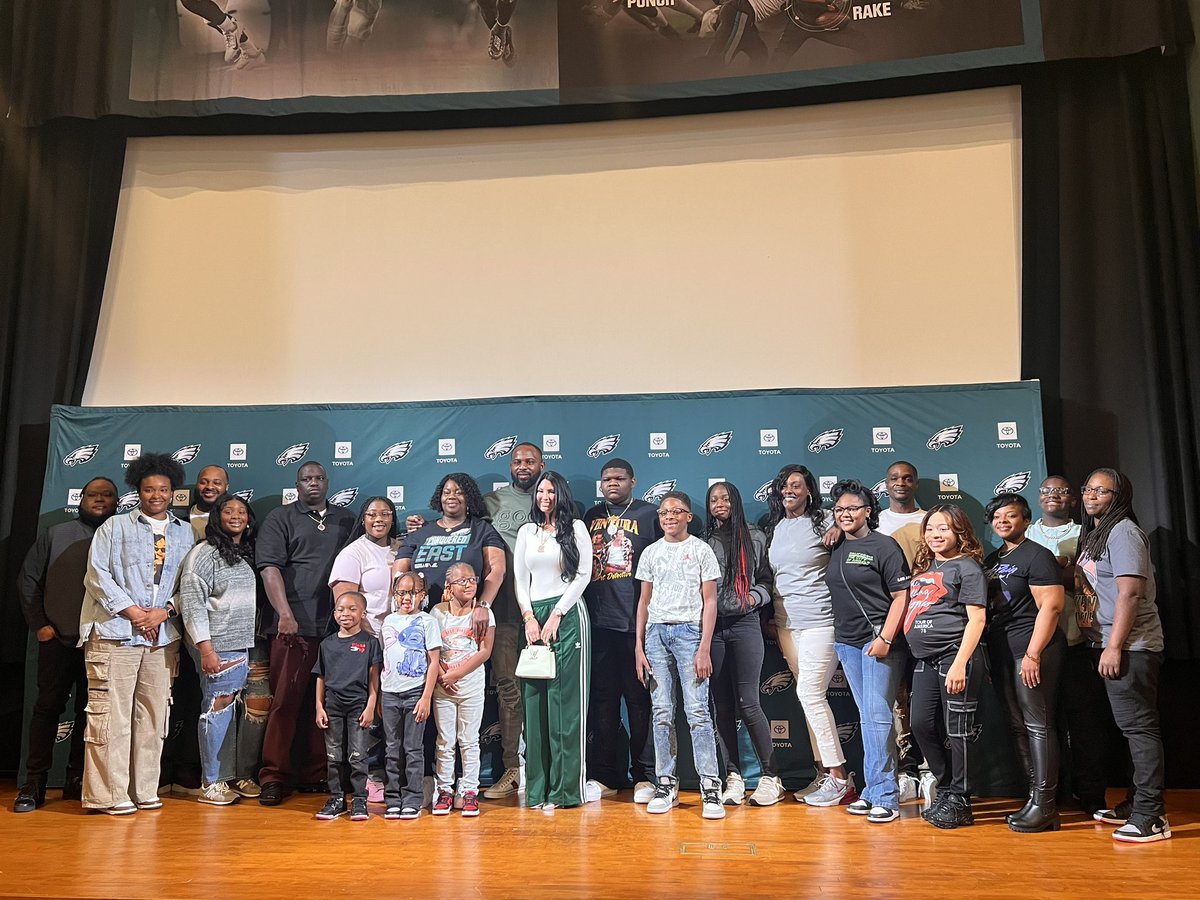 Fletcher Cox and his family after his retirement press conference #Eagles