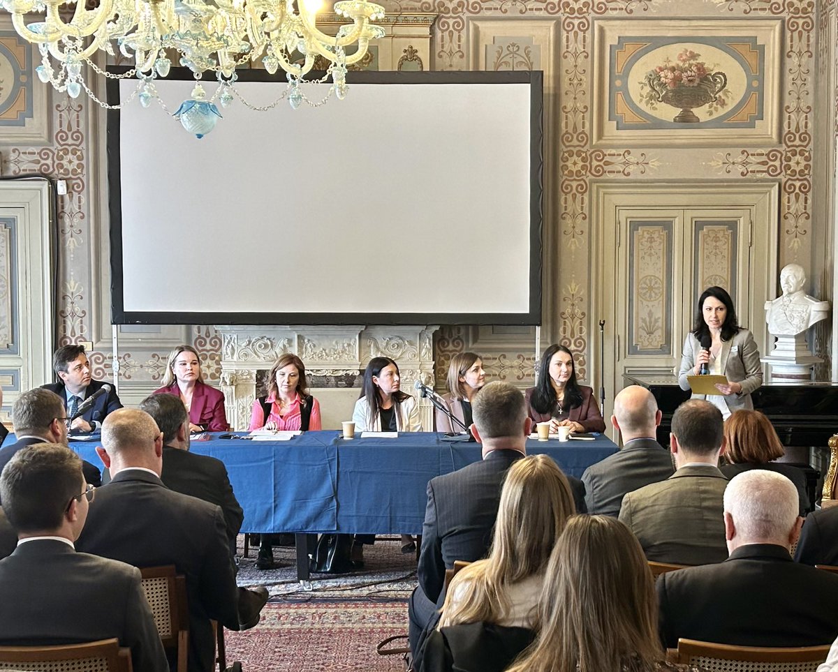 Insightful discussion today hosted by @PLinItalia with our 🇺🇦 friends @OlenaHalushka @HopkoHanna & the colleagues of the New Europe Center focused on sustainable peace, Ukrainian victory and European security. The event was co-organised by @UKRinIT @FIDU_ETS @ECFRRoma