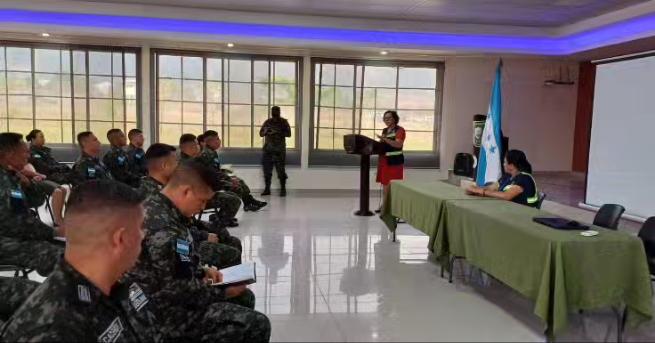 FFAAHN's tweet image. En la #PMOP, se realiza el Seminario sobre Derechos Humanos y Democracia, impartido por el  #CONADEH  a miembros de la Fuerza Naval de Honduras y #PMOP, con el objetivo de fortalecer nuestro compromiso en el respeto a los derechos fundamentales y los principios democráticos.