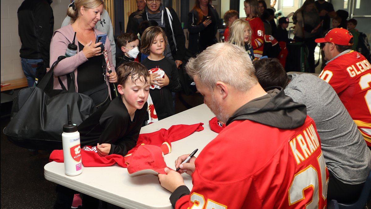 A flashback to our 2023 #Flames Alumni Hockey School! Registration is open for this year's program - if you have a child between the ages of 7-12, sign them up today: bit.ly/43CG2kn