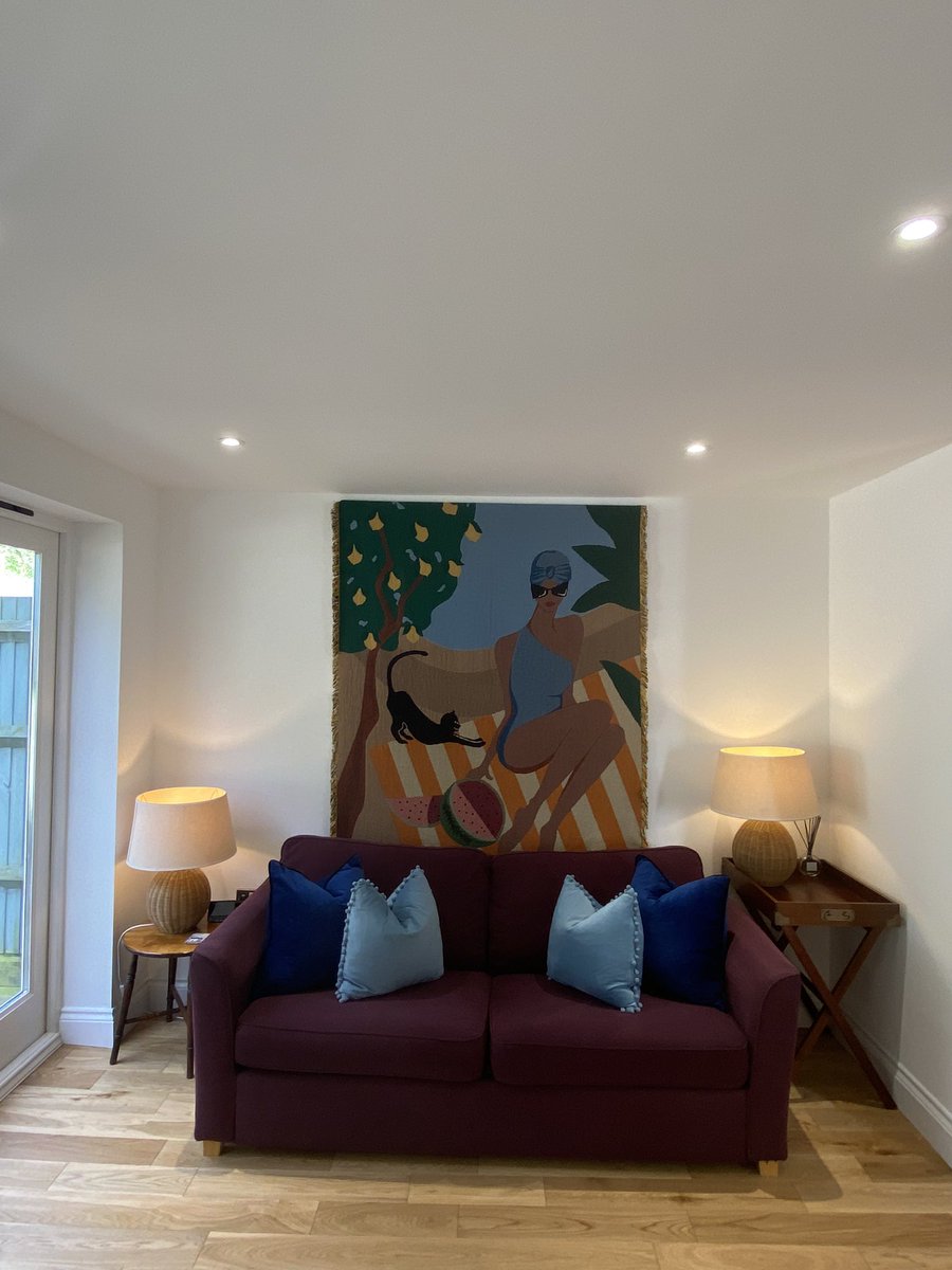 Welcome to "Southbank" right next to @globeinnrye, sleeps up to 5 guests within an easy stroll of Rye in East Sussex.

Currently offering a 15% DISCOUNT for bookings up until April 30th.

#visitrye #ryeeastsussexholiday 

ryeandbeyondcottages.co.uk/properties/sou…