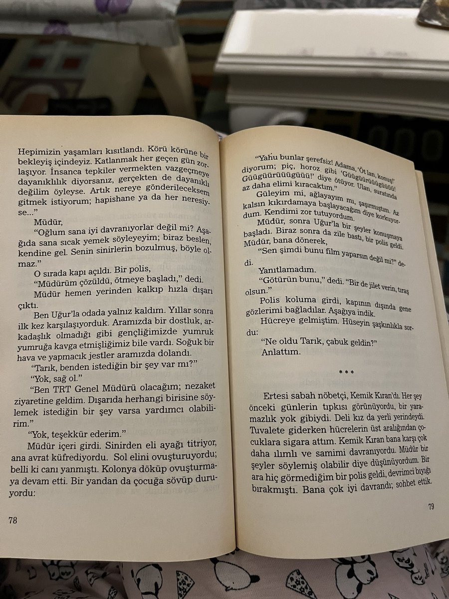 Üşenmedim kitabı aradım kitaplıktan çıkardım sağolsun burda arkadaşlar da bulmuş paylaşmış Tarık Akan’ın “Anne kafamda bit var” kitabında Uğur Dündar’la ilgili anekdotu okuyun paylaşın bir zahmet #kemalkılıçdaroğlu