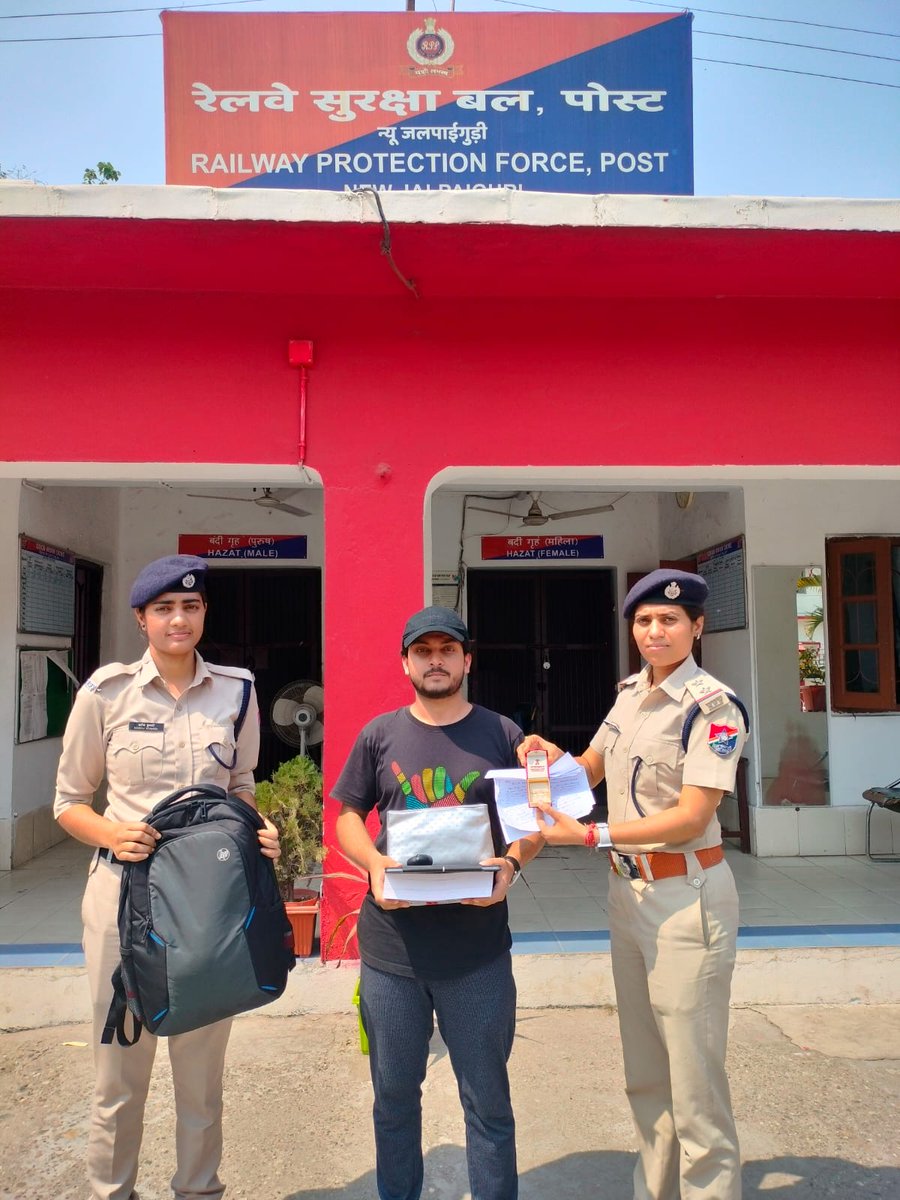 RpfpcNjp's tweet photo. On 09.04.2024 acting on railmadad SI/Sarika Kumari RPF/NJP recovered left behind one HP back pack contains Apple I-pad &amp; gold rings value Approx (1,17000/-) from Train No-12506 UP later handed over to its owner he paid thanks to RPF. #Operation_Amanat@rpf_INDIA
@drm_kir
@rpf_nfr1 https://t.co/gkeBIwyJxE