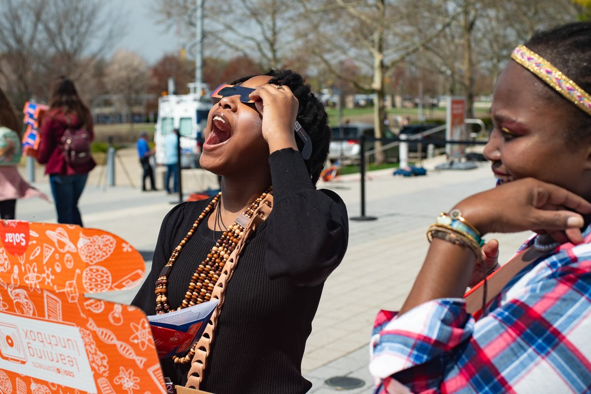 W🌖W From @LandGrantBeer to @columbuslibrary to right here at COSI— we loved getting to experience yesterday's solar eclipse with you, Columbus! 🧡 ☀️ ✨