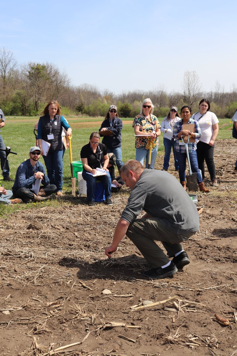 Students of CCSI Soil Health event use Purdue's Cover Crop Field Guide to ID plant and seeds at this year's workshop. This event features hands-on demos and in-field experience for attendees. @CCSI_IN @IASWCD @PurdueExtension @PurdueAg @USDA @IndianaNRCS