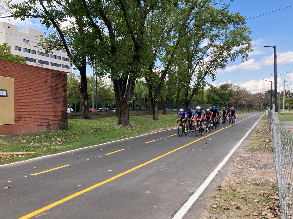 saavedraonline's tweet image. Exclusivo | Sin actos ni anuncios, se inauguró la Pista del #ParqueSarmiento: la entrada cuesta $530 y los ciclistas ya comenzaron a usarla 📸
