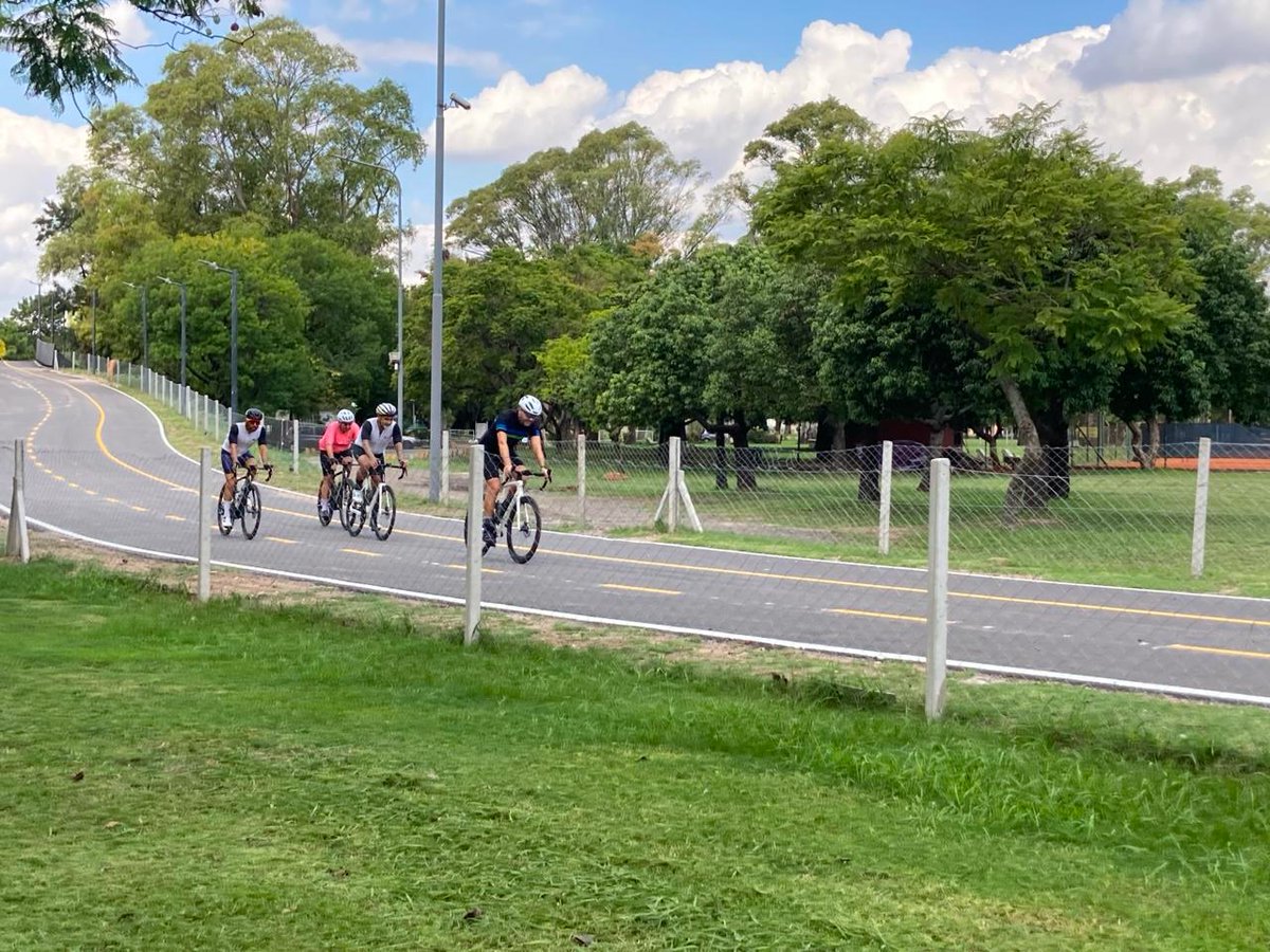 saavedraonline's tweet image. Exclusivo | Sin actos ni anuncios, se inauguró la Pista del #ParqueSarmiento: la entrada cuesta $530 y los ciclistas ya comenzaron a usarla 📸