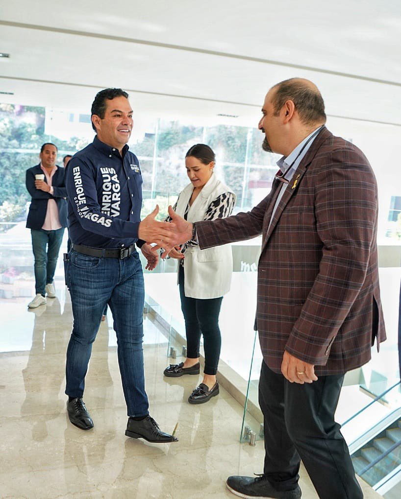 EnriqueVargasdV's tweet photo. Les reiteré que desde el Senado de la República, mantendré mi compromiso de trabajo conjunto y de plena colaboración en beneficio de la sociedad. 

השם יברך את עמו בשלום! https://t.co/naMgaXixlg