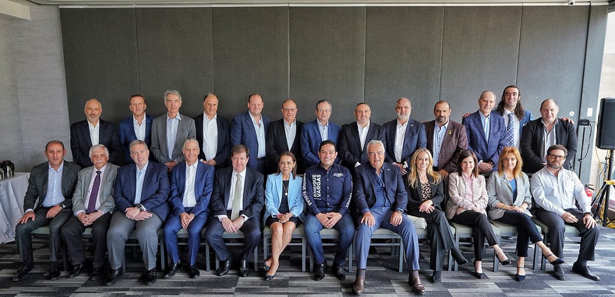 EnriqueVargasdV's tweet photo. Agradezco el amable recibimiento de la Comunidad Judía con quienes desde hace muchos años tenemos una gran cercanía y amistad y nuevamente  hoy nos reunimos para dialogar sobre seguridad, salud, economía e inversión entre otros temas y la perspectiva de futuro en nuestro país. (1/2)