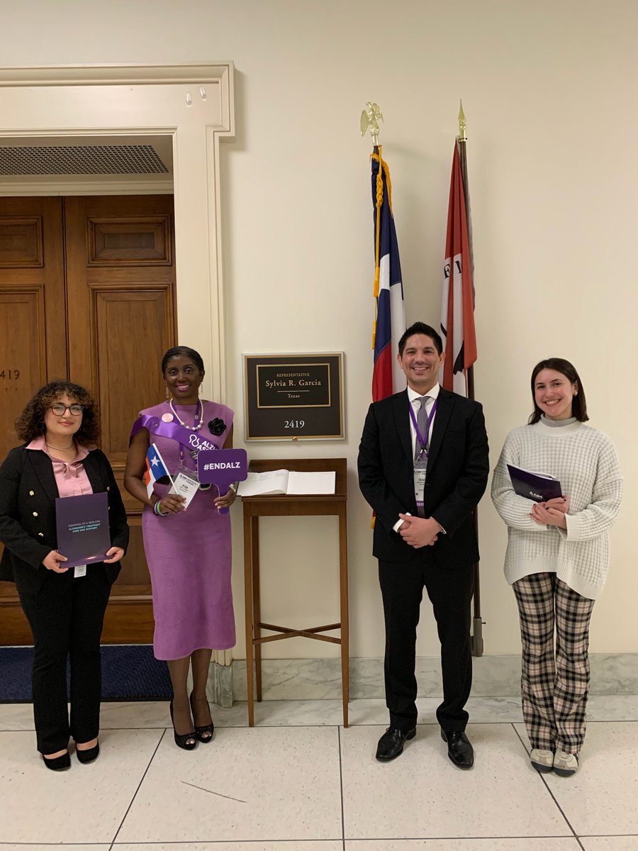 We are so grateful to @RepSylviaGarcia for taking the time to meet with our Houston Alzheimer's Advocates today at the #AlzForum. Thank you for listening, and for helping us make a difference in the fight to #ENDALZ.