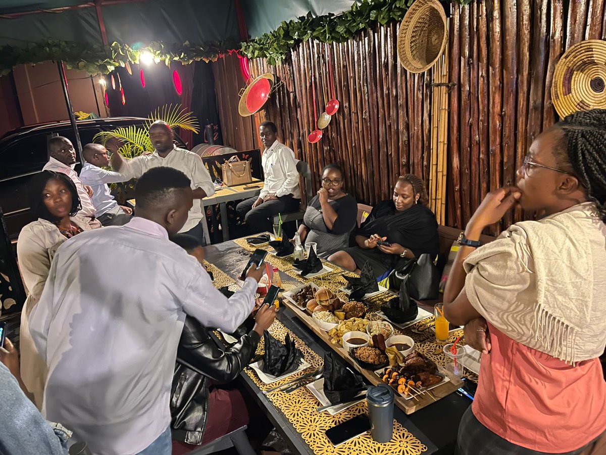 Amosiwise's tweet image. Celebrating unity and fellowship at @Redbaskethebay  as @kanosug Rotaractors commend their Muslim members for their strength and dedication during Ramadan. #RotaryFamily #RamadanEnds #Ramadan #ramadanmubarak #Ramadan2024 #Ramazan #Kanosmeet