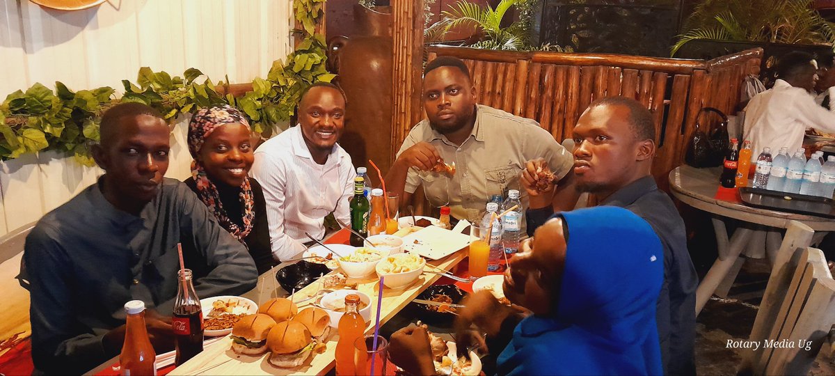 Amosiwise's tweet image. Celebrating unity and fellowship at @Redbaskethebay  as @kanosug Rotaractors commend their Muslim members for their strength and dedication during Ramadan. #RotaryFamily #RamadanEnds #Ramadan #ramadanmubarak #Ramadan2024 #Ramazan #Kanosmeet