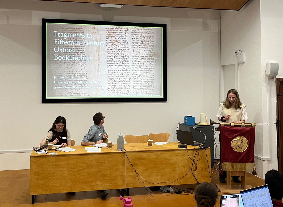 A brilliant presentation by @bodleianlibs and @mems_ukc’s own Jemima Bennett on Oxford binding fragments for @OxMedGradConf and great to see @rhnnnwrrn in action too! 📜🎉