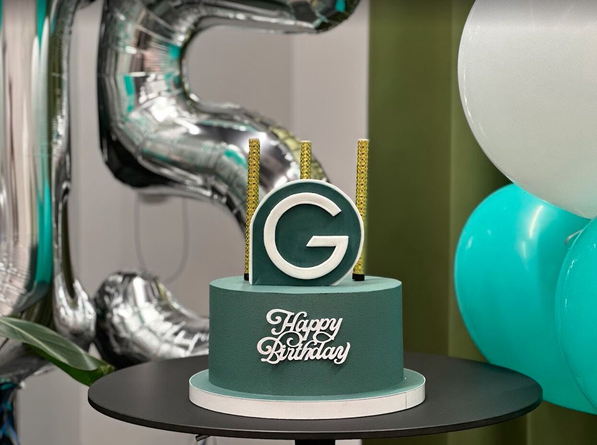 Superhuman's tweet photo. Celebrating 15 remarkable years of Grammarly! ❇️

From creating the Grammarly Editor in our early days to becoming the trusted AI writing partner for 30M+ users and over 70,000 teams worldwide, we have a lot to celebrate and be grateful for. Here's to the next 15 and beyond! 🚀 https://t.co/Nmiywxlwl3